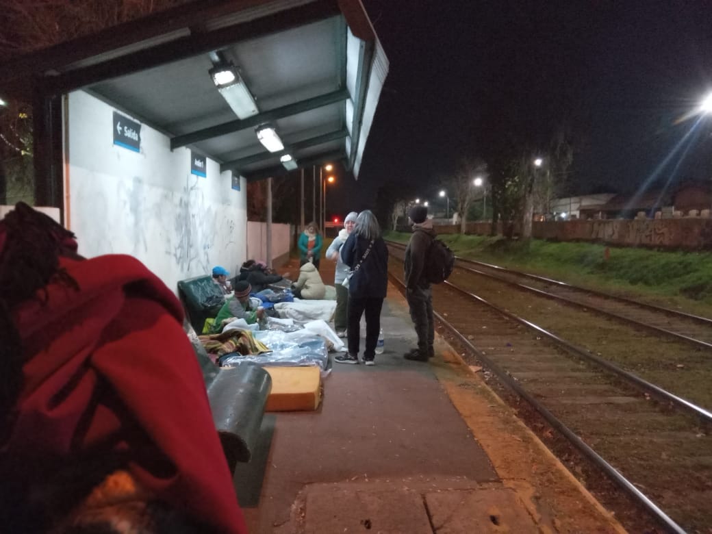 Asistencia con ropa y comida a personas en situación de calle
